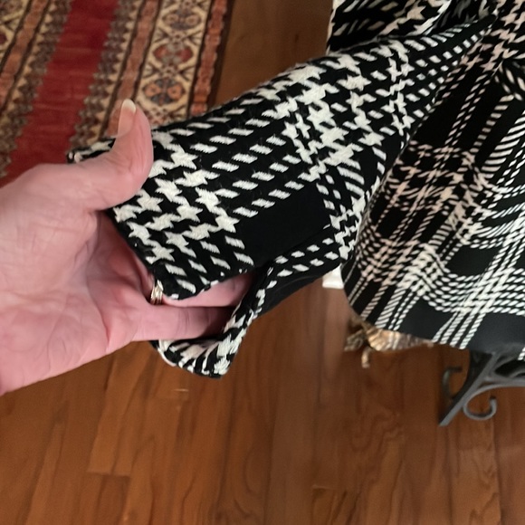 BLACK and WHITE PLAID COAT sz M - Picture 4 of 9